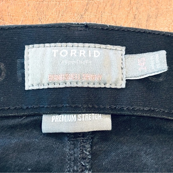 Torrid Bombshell Skinny Jeans Distressed Black Plus Size 24S - Picture 6 of 8